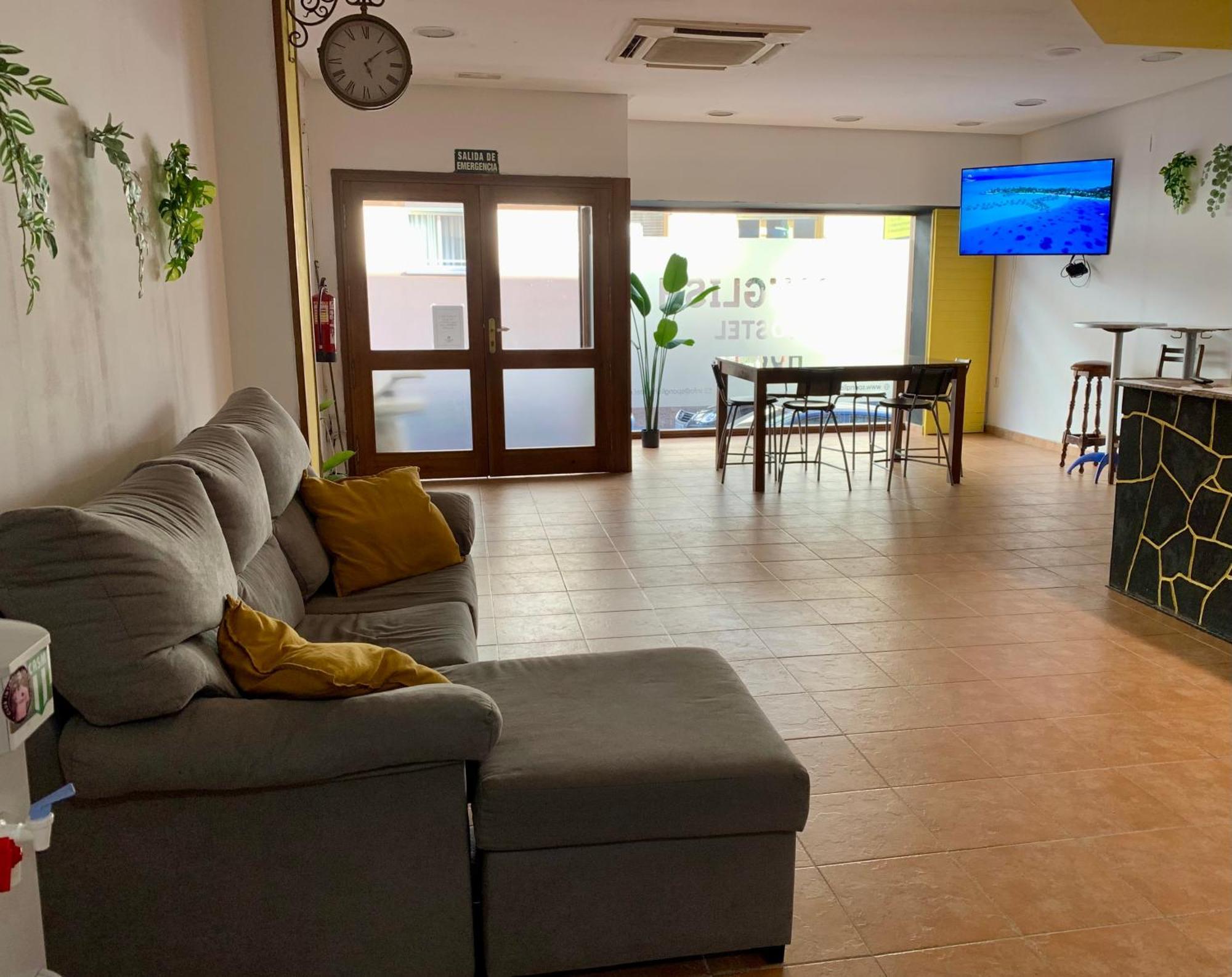 Spanglish Hostel เบนิดอร์ม ภายนอก รูปภาพ