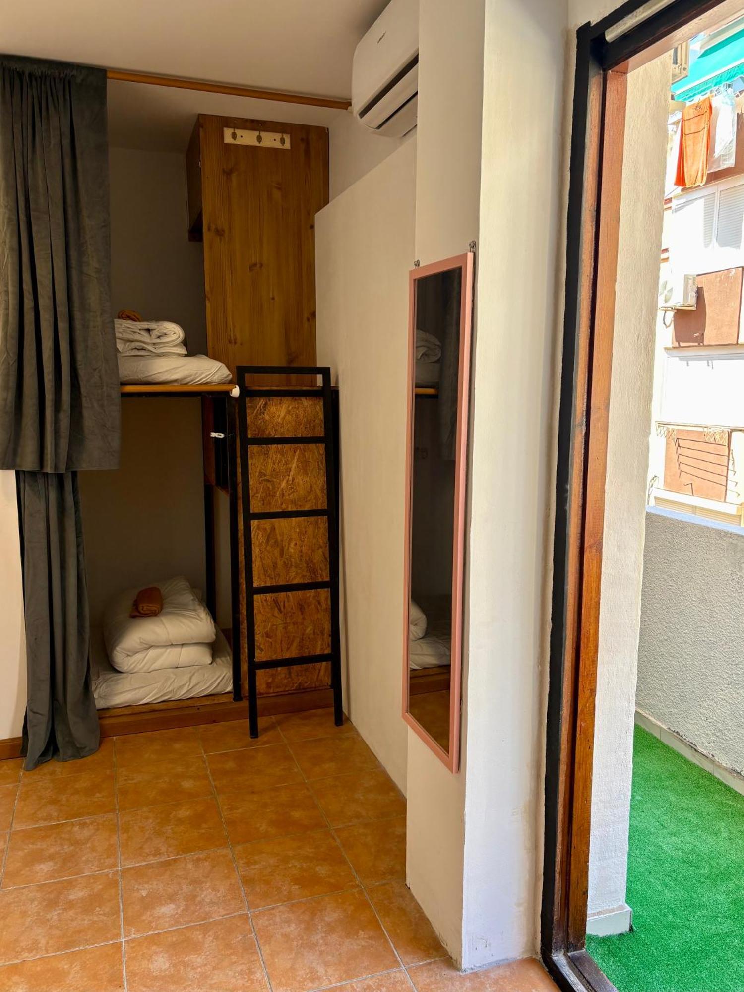 Spanglish Hostel เบนิดอร์ม ภายนอก รูปภาพ